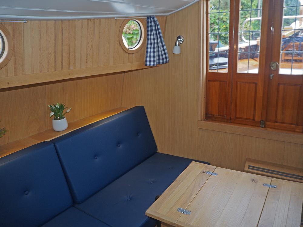 Saloon, Accommodation